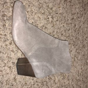 Steve Madden Taupe suede Booties